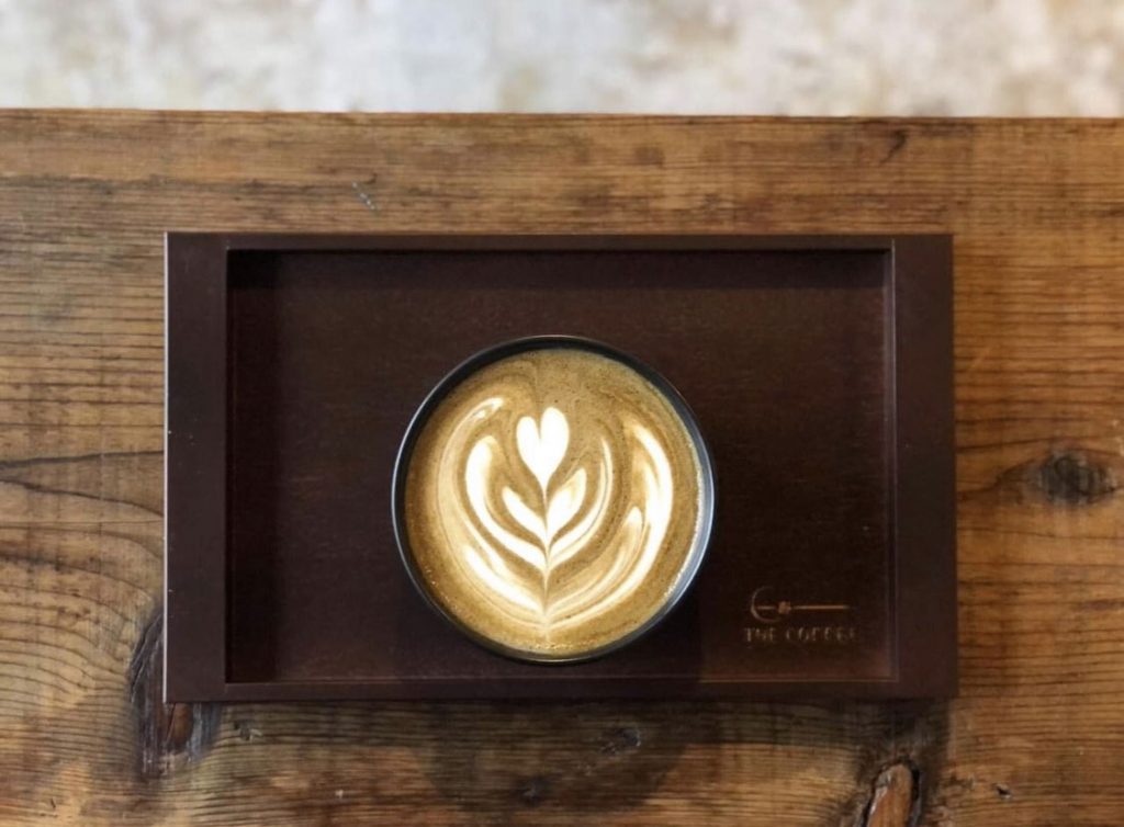 構想１年。京都嵐山 ホテル&レストランでのお茶専門店のほうじ茶を使った創作ドリンク「エスプレッソほうじ茶ラテ」の考案