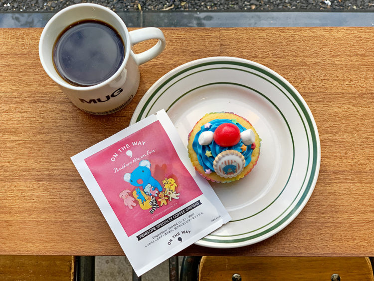 Penelope tetet en lair